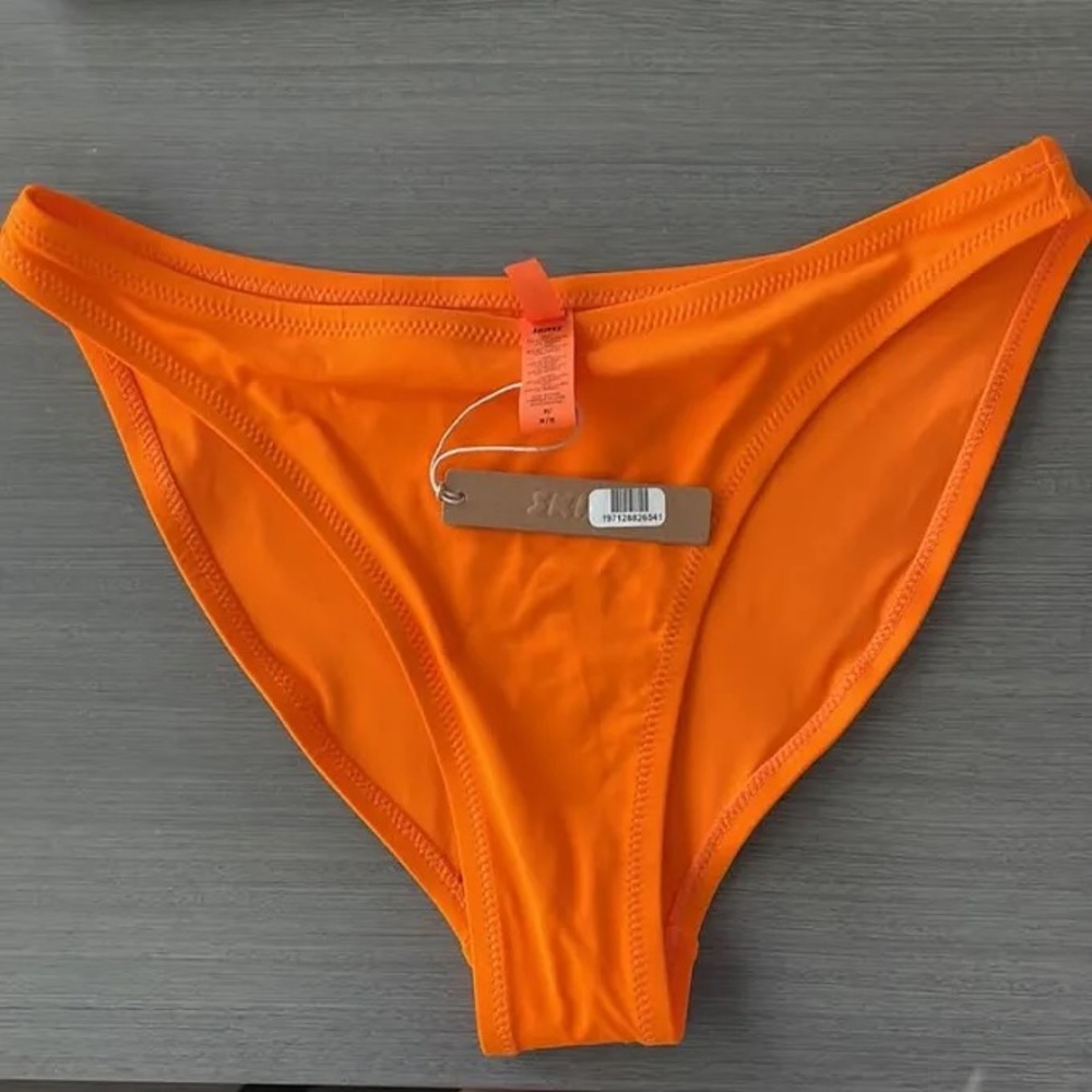 SKIMS BATHING SUIT BOTTOM (never worn before, tags still on)